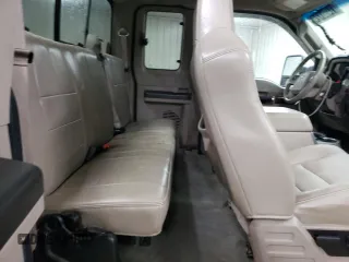 2010 Ford F-250 XL z VIN 1FTSX2BR5AEB28542, wystawiony jako Copart lot #71466124 z przebiegiem 154 399 mil mil oraz Tytuł czysty. Historia ofert i sprzedaży dostępna na DreamBid. Obrazek 10.
