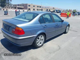 2000 BMW 3 Series 323i with VIN WBAAM3340YFP81830, listed as a IAAI auction lot 42625148 with 162,910 mi miles and . Bid and sale history available at DreamBid. Image 4.
