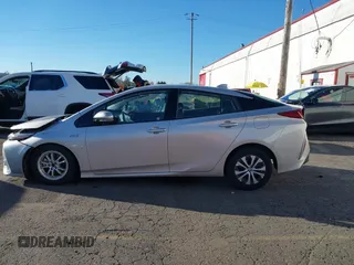 2020 Toyota Prius LE z VIN JTDKARFP6L3145576, wystawiony jako IAAI lot #41009752 z przebiegiem 35 375 mil mil oraz . Historia ofert i sprzedaży dostępna na DreamBid. Obrazek 15.