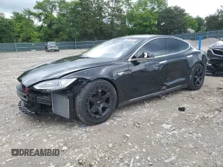 2014 Tesla Model S 60 z VIN 5YJSA1H11EFP65266, wystawiony jako Copart lot #60934805 z przebiegiem 93 546 mil mil oraz Szkoda całkowita • Salvage title. Historia ofert i sprzedaży dostępna na DreamBid. Obrazek 1.