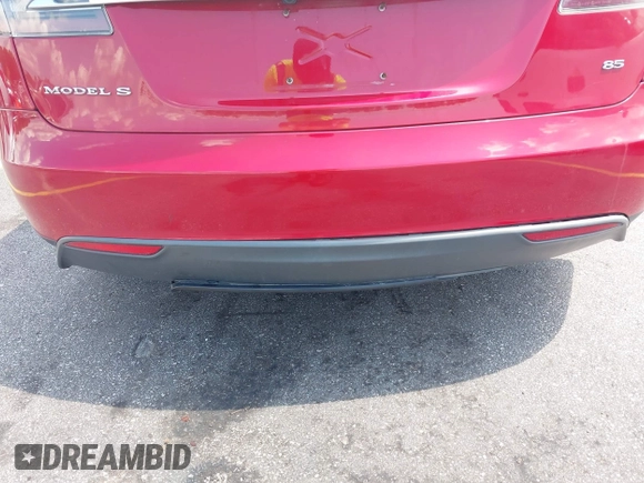 2013 Tesla Model S с VIN 5YJSA1CN9DFP09973, выставлен на аукционе IAAI как лот 42724026 с пробегом 61 546 миль миль и . История ставок и продаж доступна на DreamBid. Изображение 20.