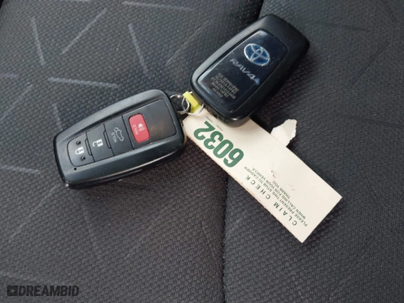 2022 Toyota RAV4 Hybrid XLE with VIN JTMRWRFV4ND568071, listed as a IAAI auction lot 41352014 with 47,513 mi miles. Bid and sale history available at carsss.com. Image 11.