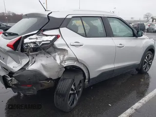 2020 Nissan Kicks SV z VIN 3N1CP5CV0LL547650, wystawiony jako IAAI lot #41868073 z przebiegiem 37 942 mil mil oraz . Historia ofert i sprzedaży dostępna na DreamBid. Obrazek 6.