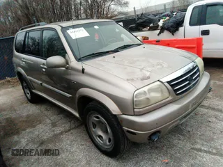 2002 Suzuki XL-7 Standard with VIN JS3TX92V324117266, listed as a IAAI auction lot 35413372 with 175,499 mi miles. Bid and sale history available at carsss.com. Image 1.
