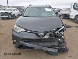 2018 Toyota RAV4 XLE with VIN JTMRFREV0JJ749388, listed as a IAAI auction lot 41613930 with 62,225 mi miles. Bid and sale history available at carsss.com. Image 12.