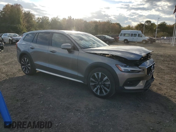 2021 Volvo V60 z VIN YV4102WK0M1076923, wystawiony jako Copart lot #71683813 z przebiegiem 32 399 mil mil oraz . Historia ofert i sprzedaży dostępna na DreamBid. Obrazek 4.