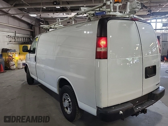 2015 Chevrolet Express Cargo z VIN 1GCWGFCF3F1168503, wystawiony jako IAAI lot #42546933 z przebiegiem 104 968 mil mil oraz . Historia ofert i sprzedaży dostępna na DreamBid. Obrazek 46.