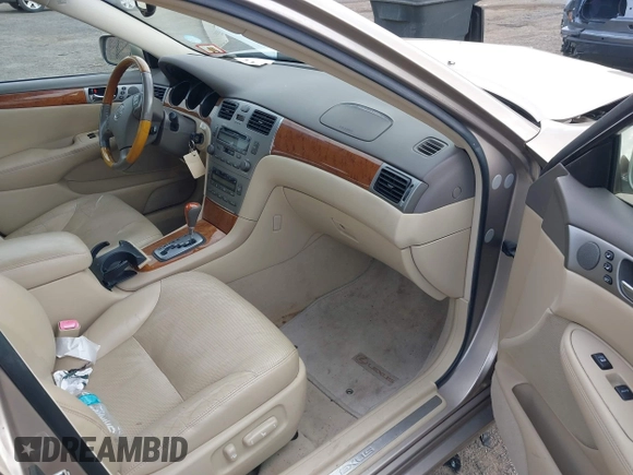 2005 Lexus ES 330 with VIN JTHBA30G255073920, listed as a IAAI auction lot 41886960 with 118,848 mi miles. Bid and sale history available at carsss.com. Image 5.