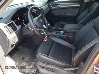 2022 Volkswagen Atlas SEL z VIN 1V2BP2CA3NC561902, wystawiony jako Copart lot #56343135 z przebiegiem 31 699 mil mil oraz Czysty tytuł • Clean title. Historia ofert i sprzedaży dostępna na DreamBid. Obrazek 7.