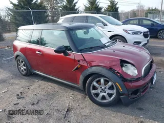 2009 MINI Clubman z VIN WMWML33509TP98297, wystawiony jako IAAI lot #41092163 z przebiegiem 101 011 mil mil oraz . Historia ofert i sprzedaży dostępna na DreamBid. Obrazek 1.