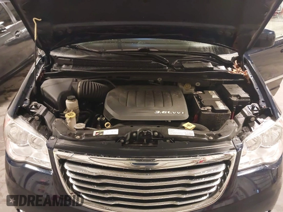 2013 Chrysler Town & Country Touring with VIN 2C4RC1BG7DR517970, listed as a IAAI auction lot 42028284 with 122,053 mi miles. Bid and sale history available at carsss.com. Image 10.