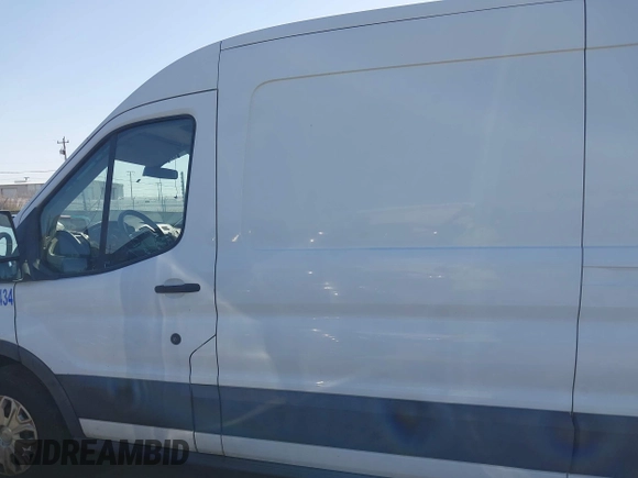 2018 Ford Transit z VIN 1FTYR2CM0JKA71692, wystawiony jako IAAI lot #42357507 z przebiegiem 323 477 mil mil oraz . Historia ofert i sprzedaży dostępna na DreamBid. Obrazek 14.
