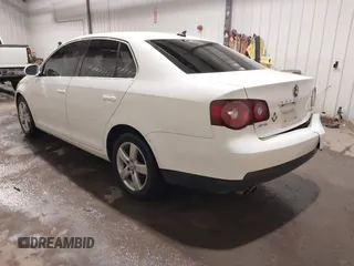 2008 Volkswagen Jetta Sedan SE with VIN 3VWRM71K98M015672, listed as a IAAI auction lot 41275576 with 161,131 mi miles. Bid and sale history available at carsss.com. Image 3.