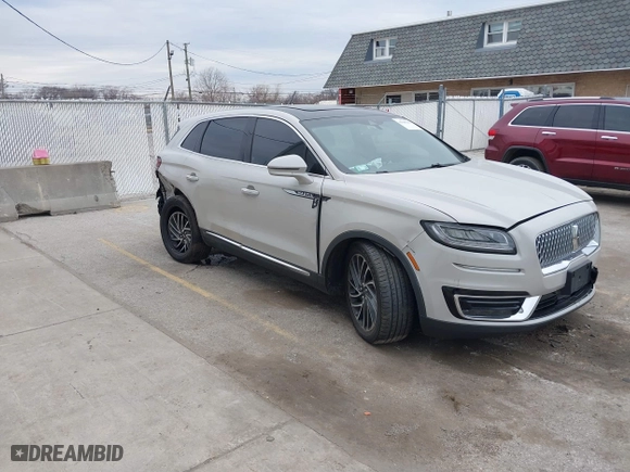 2019 Lincoln Nautilus Reserve with VIN 2LMPJ8LP3KBL17646, listed as a IAAI auction lot 41688302 with 92,208 mi miles. Bid and sale history available at carsss.com. Image 1.