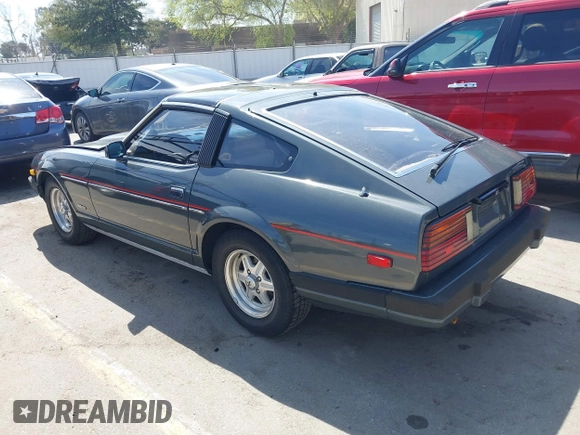 1983 Datsun 280ZX z VIN JN1HZ04S3DX579019, wystawiony jako IAAI lot #41825629 z przebiegiem 136 430 mil mil oraz . Historia ofert i sprzedaży dostępna na DreamBid. Obrazek 3.
