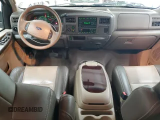 2003 Ford Excursion Eddie Bauer z VIN 1FMNU45S03EB25000, wystawiony jako Copart lot #78908554 z przebiegiem 110 284 mil mil oraz Szkoda całkowita • Salvage title. Historia ofert i sprzedaży dostępna na DreamBid. Obrazek 8.