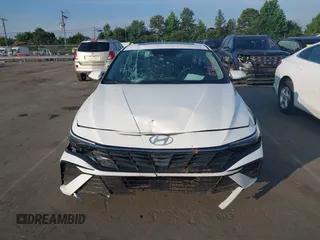 2025 Hyundai Elantra Limited z VIN KMHLP4DG5SU891076, wystawiony jako IAAI lot #42488943 z przebiegiem 9 299 mil mil oraz . Historia ofert i sprzedaży dostępna na DreamBid. Obrazek 12.