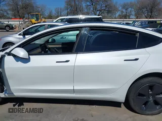 2023 Tesla Model 3 z VIN 5YJ3E1EA0PF608506, wystawiony jako IAAI lot #41748862 z przebiegiem 15 mil mil oraz . Historia ofert i sprzedaży dostępna na DreamBid. Obrazek 14.