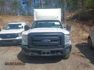 2015 Ford F-250 XL z VIN 1FDBF2B6XFED21572, wystawiony jako IAAI lot #41940222 z przebiegiem 433 042 mil mil oraz . Historia ofert i sprzedaży dostępna na DreamBid. Obrazek 12.