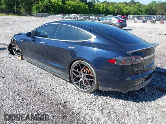 2015 Tesla Model S 85D with VIN 5YJSA4H47FF083005, listed as a IAAI auction lot 40970624 with 84,327 mi miles. Bid and sale history available at carsss.com. Image 3.