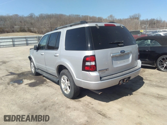 2009 Ford Explorer XLT with VIN 1FMEU73869UA17990, listed as a IAAI auction lot 41787675 with 198,364 mi miles. Bid and sale history available at carsss.com. Image 3.