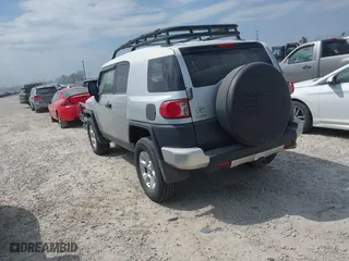 2007 Toyota FJ Cruiser with VIN JTEBU11F270030712, listed as a IAAI auction lot 42076564 with 265,000 mi miles. Bid and sale history available at carsss.com. Image 3.