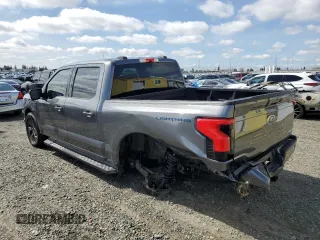 2023 Ford F-150 Lightning Pro z VIN 1FT6W1EV4PWG42053, wystawiony jako Copart lot #50003045 z przebiegiem 29 320 mil mil oraz Szkody całkowita. Historia ofert i sprzedaży dostępna na DreamBid. Obrazek 2.