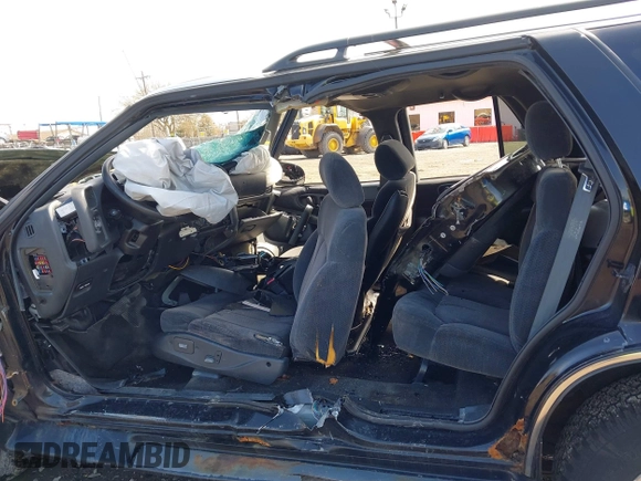 2000 Chevrolet Blazer LT with VIN 1GNDT13W8Y2280580, listed as a IAAI auction lot 41901975 with 236,736 mi miles and . Bid and sale history available at DreamBid. Image 13.