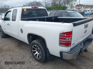 2009 Chevrolet Silverado 1500 LT with VIN 1GCEC29029Z267287, listed as a IAAI auction lot 41922651 with 235,636 mi miles. Bid and sale history available at carsss.com. Image 3.