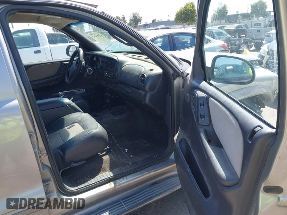 2000 Dodge Durango with VIN 1B4HS28Z0YF244622, listed as a IAAI auction lot 42383817 with 216,543 mi miles and . Bid and sale history available at DreamBid. Image 5.