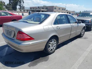 2003 Mercedes-Benz S-Class 4.3L with VIN WDBNG70J73A377067, listed as a IAAI auction lot 42137032 with 122,938 mi miles. Bid and sale history available at carsss.com. Image 4.