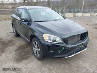 2014 Volvo XC60 3.0L R-Design Premier Plus with VIN YV4902DZ0E2544230, listed as a IAAI auction lot 41824546 with 33,628 mi miles. Bid and sale history available at carsss.com. Image 1.