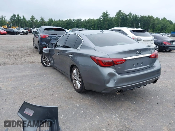 2019 Infiniti Q50 3.0t LUXE with VIN JN1EV7AR1KM559553, listed as a IAAI auction lot 40128019 with 62,272 mi miles. Bid and sale history available at carsss.com. Image 3.