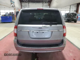 2015 Chrysler Town & Country Touring L z VIN 2C4RC1CG8FR601491, wystawiony jako Copart lot #57968225 z przebiegiem 86 385 mil mil oraz Szkoda całkowita • Salvage title. Historia ofert i sprzedaży dostępna na DreamBid. Obrazek 6.