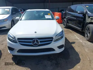 2019 Mercedes-Benz C 300 z VIN 55SWF8DB4KU285419, wystawiony jako IAAI lot #41977720 z przebiegiem 75 156 mil mil oraz . Historia ofert i sprzedaży dostępna na DreamBid. Obrazek 12.