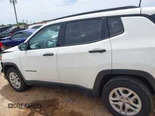2018 Jeep Compass Sport z VIN 3C4NJCAB0JT471302, wystawiony jako IAAI lot #42318825 z przebiegiem 82 328 mil mil oraz . Historia ofert i sprzedaży dostępna na DreamBid. Obrazek 14.