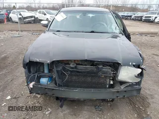 2006 Chrysler 300 C with VIN 2C3KA63H06H189591, listed as a IAAI auction lot 41810691 with 184,465 mi miles. Bid and sale history available at carsss.com. Image 13.