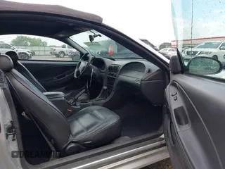 2001 Ford Mustang Deluxe z VIN 1FAFP44461F132453, wystawiony jako IAAI lot #42243068 z przebiegiem 183 171 mil mil oraz . Historia ofert i sprzedaży dostępna na DreamBid. Obrazek 5.