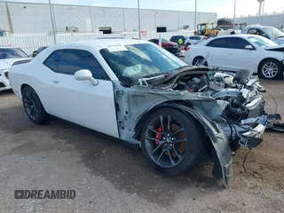 2022 Dodge Challenger R/T Scat Pack z VIN 2C3CDZFJ5NH260679, wystawiony jako IAAI lot #41729858 z przebiegiem 26 812 mil mil oraz . Historia ofert i sprzedaży dostępna na DreamBid. Obrazek 1.
