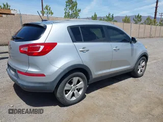 2011 Kia Sportage LX z VIN KNDPBCA20B7017756, wystawiony jako IAAI lot #42272296 z przebiegiem 205 630 mil mil oraz . Historia ofert i sprzedaży dostępna na DreamBid. Obrazek 4.