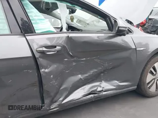 2019 Volkswagen Golf SEL Premium с VIN WVWPR7AU0KW911072, выставлен на аукционе IAAI как лот 42028291 с пробегом 33 726 миль миль и . История ставок и продаж доступна на DreamBid. Изображение 6.