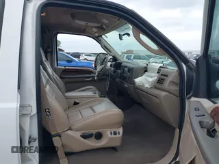 2004 Ford F-250 XL z VIN 1FTNW21P44EA98986, wystawiony jako IAAI lot #42125924 z przebiegiem 144 840 mil mil oraz . Historia ofert i sprzedaży dostępna na DreamBid. Obrazek 5.