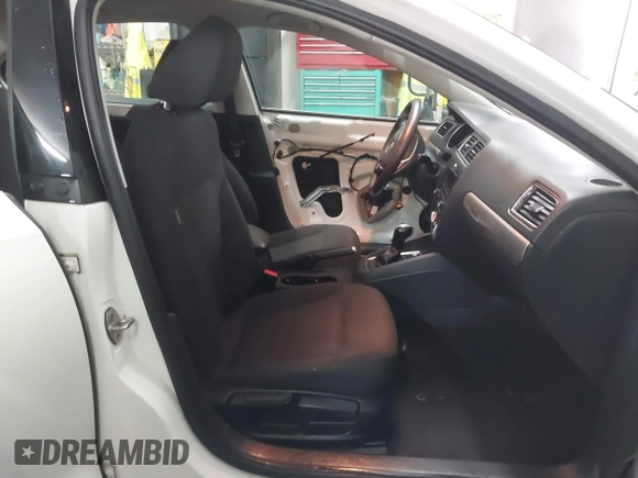 2015 Volkswagen Jetta Sport with VIN 3VWD17AJ1FM402112, listed as a IAAI auction lot 41368075 with 137,558 mi miles and . Bid and sale history available at DreamBid. Image 5.