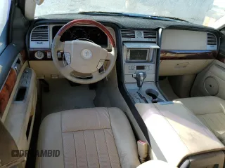 2005 Lincoln Navigator Luxury with VIN 5LMFU27595LJ08627, listed as a Copart auction lot 82128044 with 104,521 mi miles and Clean Title. Bid and sale history available at carsss.com. Image 8.