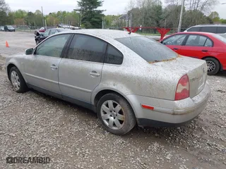 2002 Volkswagen Passat GLX with VIN WVWRH63B52P292822, listed as a IAAI auction lot 41954093 with 124,636 mi miles. Bid and sale history available at carsss.com. Image 3.