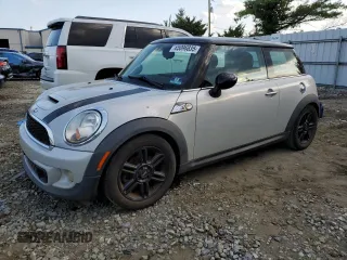 2013 MINI Hardtop S с VIN WMWSV3C55DT477172, выставлен на аукционе Copart как лот 65096835 с пробегом Не указан миль и Списание • Salvage title. История ставок и продаж доступна на DreamBid. Изображение 1.