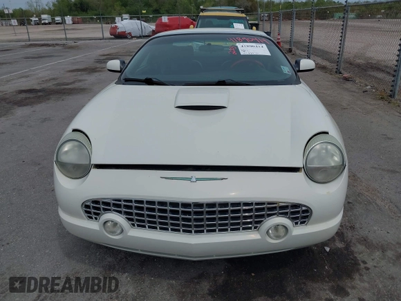 2003 Ford Thunderbird Deluxe z VIN 1FAHP60A03Y113355, wystawiony jako IAAI lot #41890414 z przebiegiem 147 620 mil mil oraz . Historia ofert i sprzedaży dostępna na DreamBid. Obrazek 6.