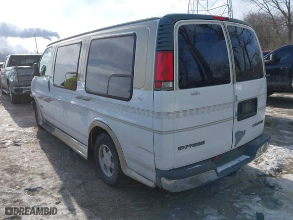 1999 Chevrolet Express Van with VIN 1GBFG15RXX1047502, listed as a IAAI auction lot 41379918 with 101,936 mi miles. Bid and sale history available at carsss.com. Image 3.
