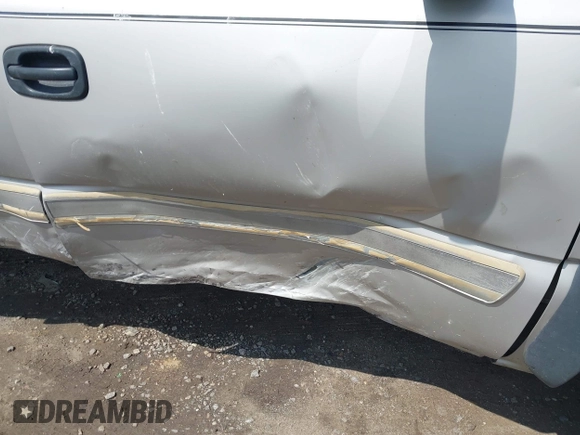 2004 Chevrolet Silverado 1500 with VIN 1GCEK19T84E244359, listed as a IAAI auction lot 42099266 with 309,637 mi miles and . Bid and sale history available at DreamBid. Image 6.