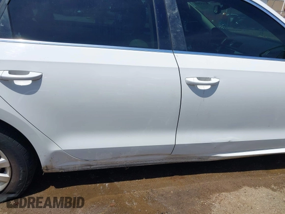 2013 Volkswagen Passat SE with VIN 1VWBP7A32DC007863, listed as a IAAI auction lot 42452096 with 207,083 mi miles and . Bid and sale history available at DreamBid. Image 6.